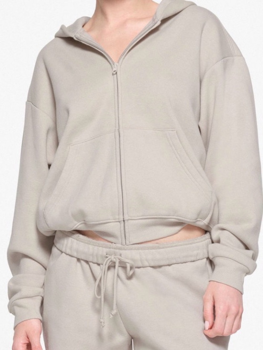 SKIMS COTTON FLEECE
Classic Zip-Up Hoodie and Joggers
